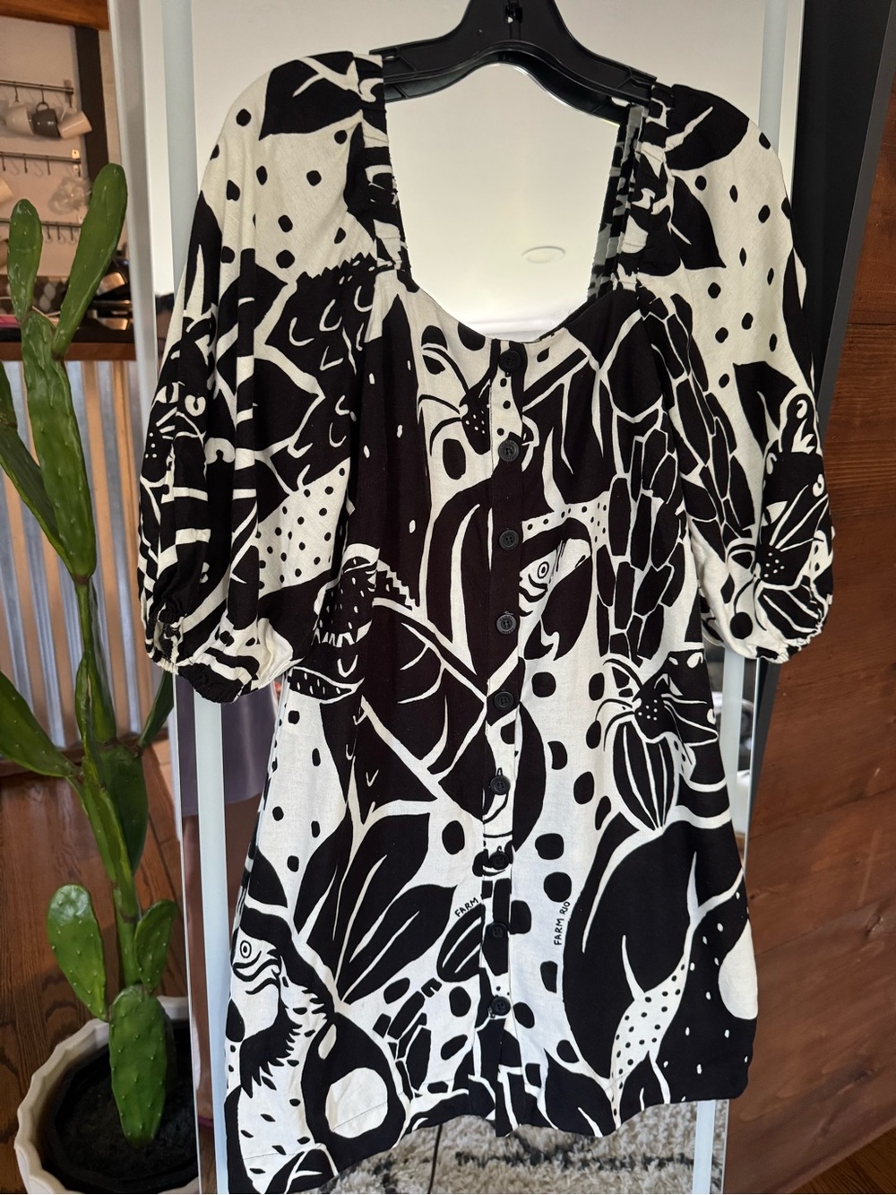 FARM Rio Black and White Printed Puff-Sleeve dress sz m